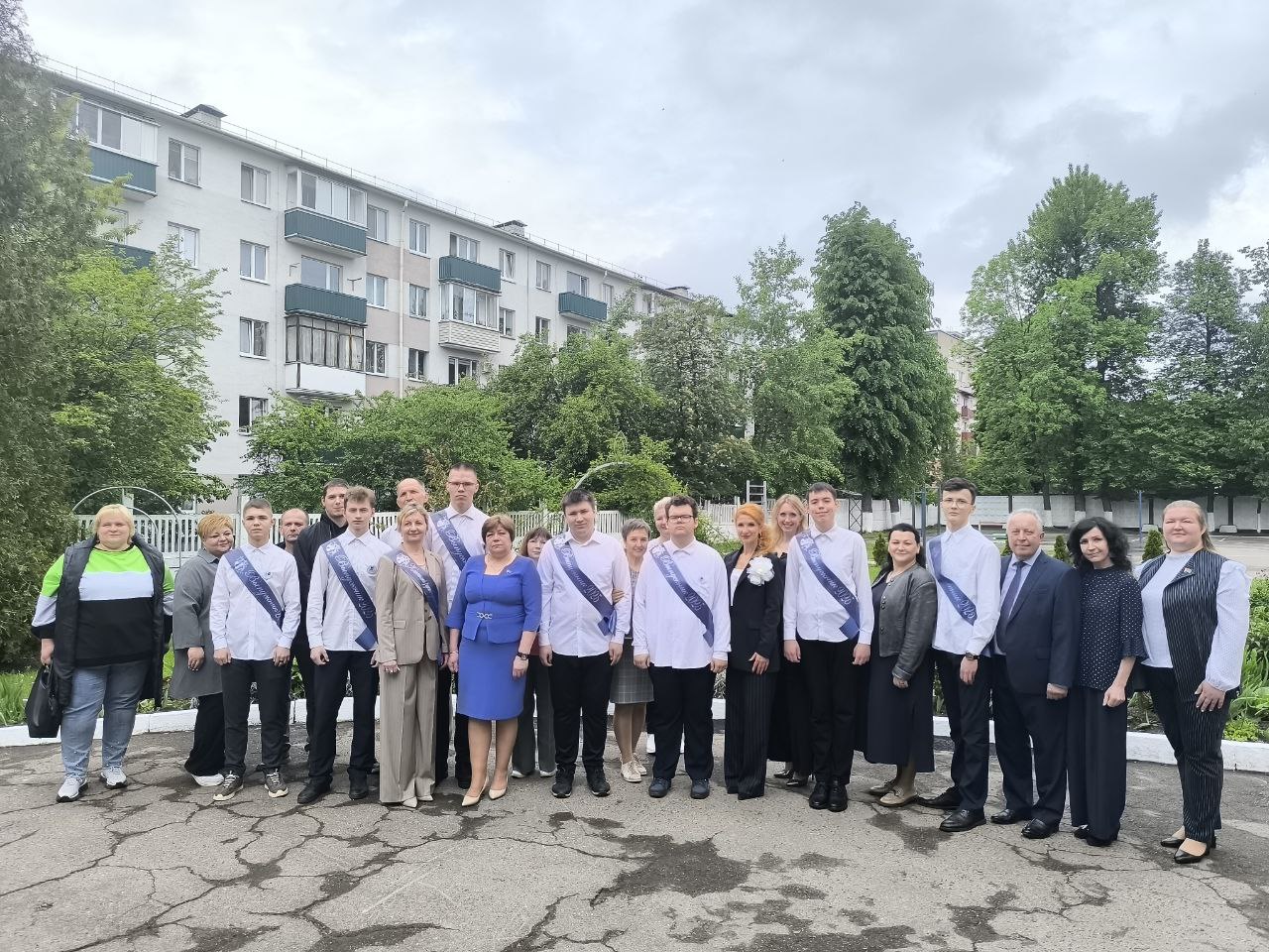 Работники ОАО «КБ Радар» приняли участие в торжественном мероприятии «Последний звонок», которое состоялось в ГУО «Специальная школа № 18 г. Минска имени братьев Евдокимовых»